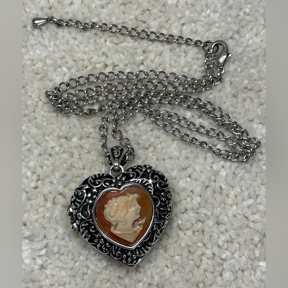 Heart cameo locket - Picture 5 of 6